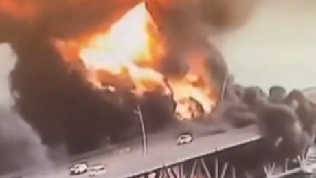 VÍDEO: Fortes explosões sob a Ponte das Américas no Panamá deixa um morto