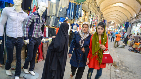 FOTOS: Ogiva de míssil Tomahawk milagrosamente não detona em ataque a bazar de Teerã