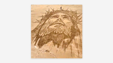 VÍDEO: Rosto de Jesus aparece em areia de praia badalada