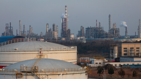 Refinarias chinesas querem comprar o petróleo Irã após queda dos preços