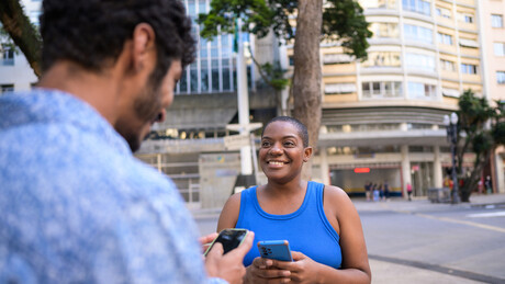 Quase metade dos usuários de internet do Brasil desconfia da imprensa tradicional, indica pesquisa