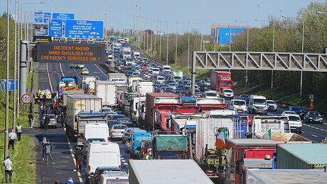 País da UE registra protestos massivos por combustíveis e premiê fala em 'situação muito grave'