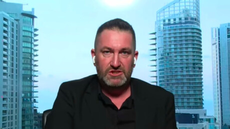 'Não passa de uma mentira': jornalista britânico destrói narrativa do Ocidente sobre a Rússia