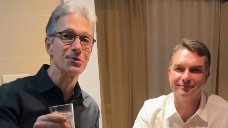 VÍDEO: Zema brinca com Flávio Bolsonaro sobre ser vice na disputa presidencial