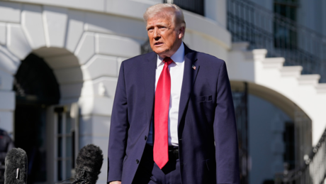 Trump critica OTAN por falta de apoio em ações contra o Irã e reabertura do Estreito de Ormuz