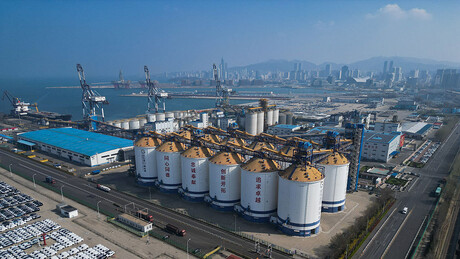 China, guerra contra Irã e ácido sulfúrico: o combo que paralisa a cadeia de suprimentos mundiais