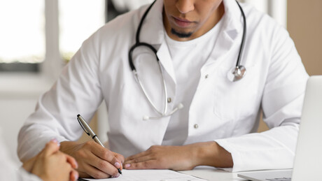 Venda de atestados médicos entra na mira de investigações