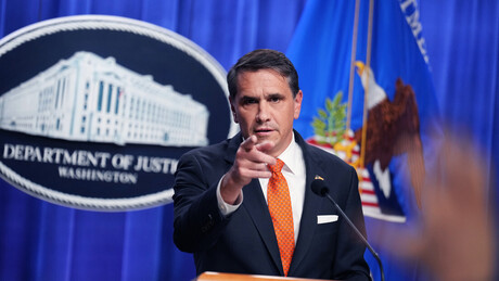 EUA ameaçam quem comprar petróleo iraniano