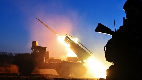 Rússia ataca infraestrutura de energia e transporte usada por tropas de Kiev