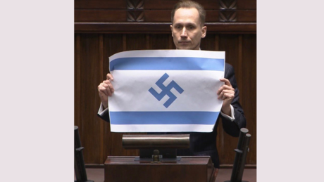 'Israel é o novo Terceiro Reich': Deputado polonês provoca e mostra bandeira com suástica
