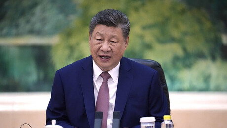 Xi Jinping considera 'preciosos' laços de China com Rússia em meio ao caos internacional