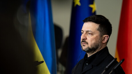 Zelensky se oferece para desbloquear o Estreito de Ormuz, mas ninguém pediu