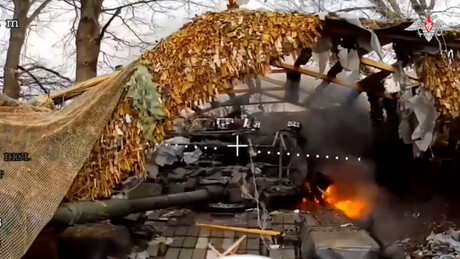 VÍDEO: Tropas russas eliminam defesas inimigas e libertam localidade