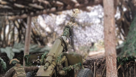 VÍDEO: Artilharia russa destrói fortificações do Exército ucraniano