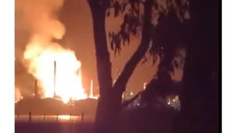 VÍDEO: Incêndio atinge refinaria de petróleo de aliado dos EUA em meio à crise energética