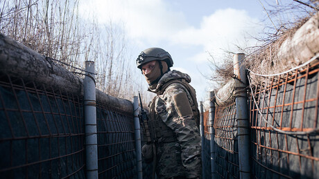 Regime ucraniano está utilizando suas embaixadas para recrutar mercenários, denuncia Moscou