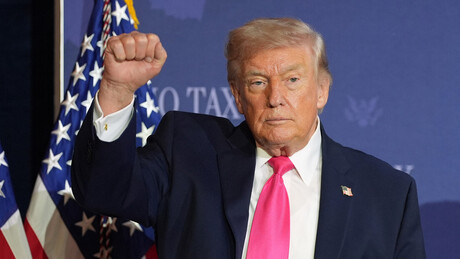 'Nasceram perdedores e com baixo QI!': Trump volta a atacar ex-aliados