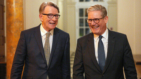 Starmer demite funcionário de alto escalão do governo britânico por beneficiar ex-embaixador ligado a Epstein