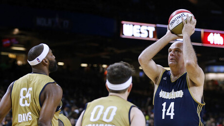 'Dedicação, superação e respeito': COB destaca legado histórico de Oscar Schmidt no basquete
