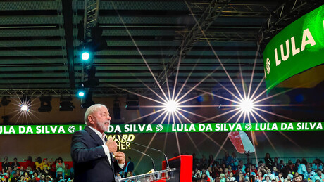 Lula elogia Sánchez por barrar aviões dos EUA em fala sobre Irã