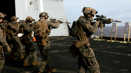 EUA se preparam para apreender navios ligados ao Irã em todo mundo nos próximos dias - WSJ