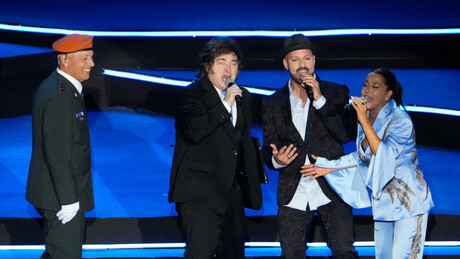 VÍDEO: Milei sobe ao palco e canta durante sua visita a Israel