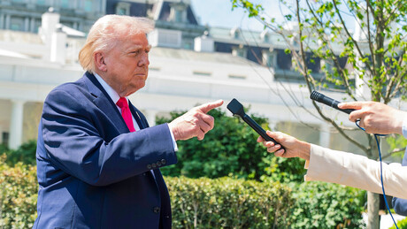 'Ninguém está brincando': Trump anuncia que delegação dos EUA está a caminho de negociações com Irã