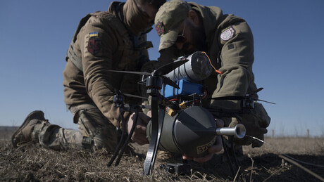 FOTOS, VÍDEO: Drones ucranianos derrubam parte de prédio na Rússia e ferem ao menos 11 pessoas
