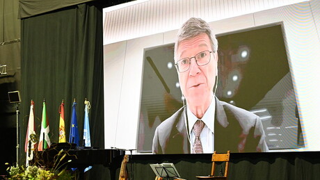 'Os EUA não conseguem manter nenhum acordo por mais de um minuto', diz Jeffrey Sachs