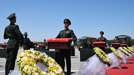 Restos mortais de soldados chineses da Guerra da Coreia são repatriados à China