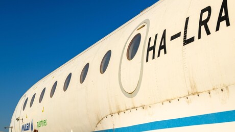 Avião soviético apreendido no Brasil apodrece há 20 anos sem solução após impasse judicial