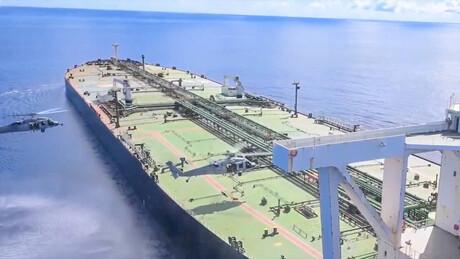 VÍDEO: Marinha dos EUA apreende petroleiro no Oceano Índico