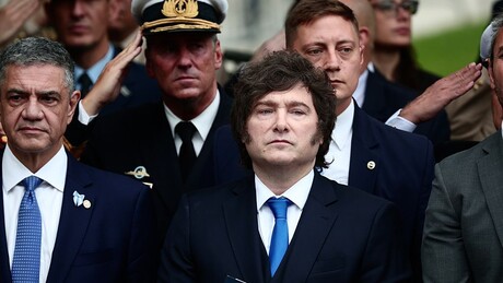 Milei barra jornalistas na Casa Rosada sob alegação de combater 'espionagem'