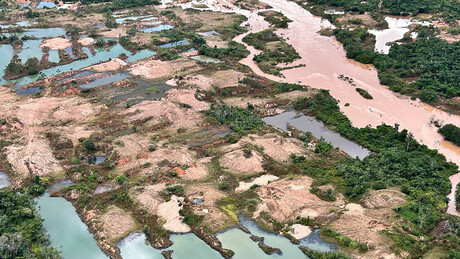Deputados pedem à PGR anulação da venda de mineradora de terras raras à empresa americana