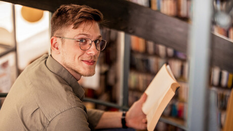 Homens inteligentes são mais fortes e têm menos relacionamentos casuais, revela estudo