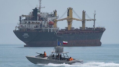 Guarda Revolucionária do Irã apreende embarcação acusada de colaborar com as forças dos EUA