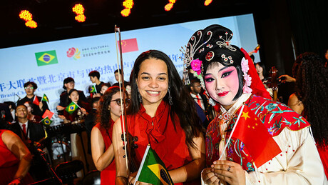 Embaixada da China celebra aumento de turistas chineses no Brasil: 'um dos destinos mais queridos'