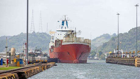 Empresas gastam milhões em rota alternativa para evitar o Estreito de Ormuz — AP