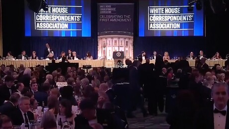 Trump e Melania são retirados a força de jantar com correspondentes