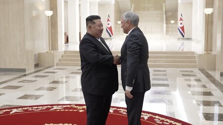 VÍDEO: Chefe da Duma russa se reúne com Kim Jong-un e transmite saudações de Putin
