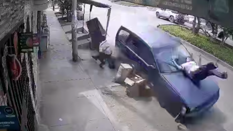 IMAGENS FORTES: Motorista sem carteira perde controle e causa atropelamento fatal no Peru