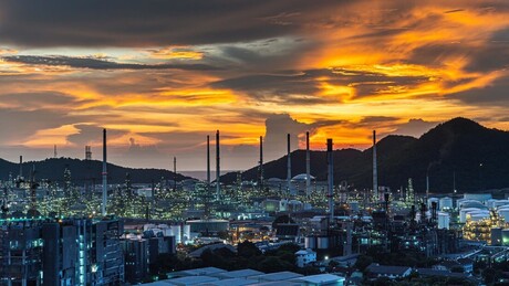 Gasolina mais barata ou mais cara? Como a saída dos Emirados Árabes da OPEP afeta a América Latina?