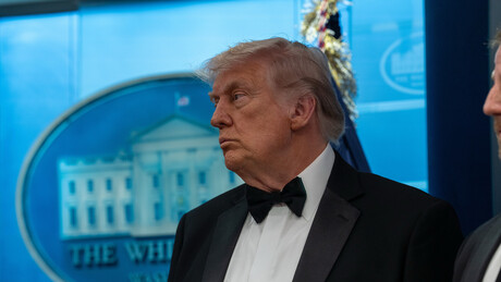 Aprovação de Trump desaba ao nível mais baixo em meio a guerra com Irã