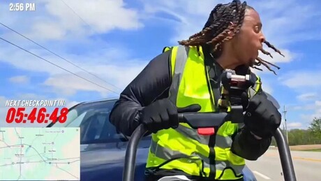 VÍDEO: 'Streamer' é atropelado ao vivo enquanto cruzava EUA a pé para arrecadar fundos