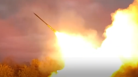 VÍDEO: Ataque devastador de 'Furacão' russo atinge posições ucranianas