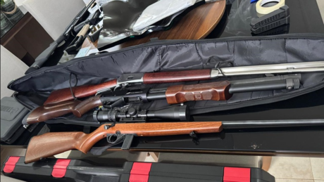 Polícia Federal realiza operação contra tráfico internacional de peças de armas em Minas Gerais