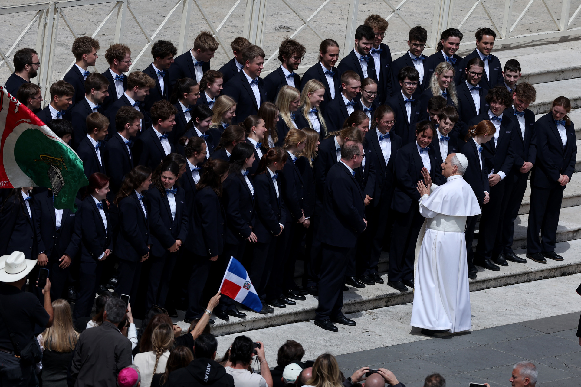 VÍDEO: Banda do Vaticano surpreende ao tocar 'Dancing Queen' do ABBA diante do Papa