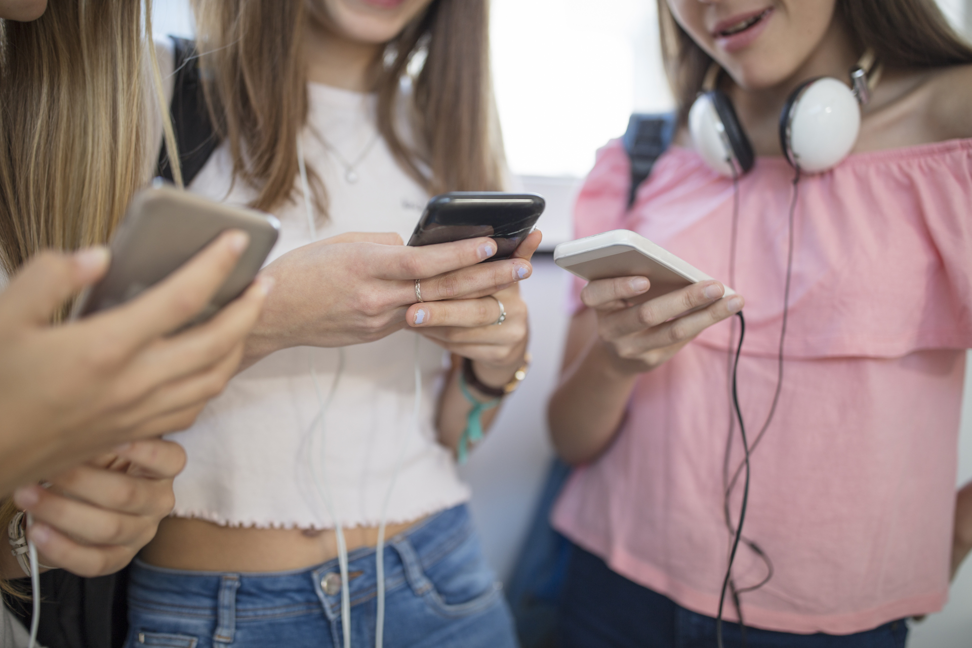 Proibição de celulares nas escolas traz resultado inesperado; saiba qual