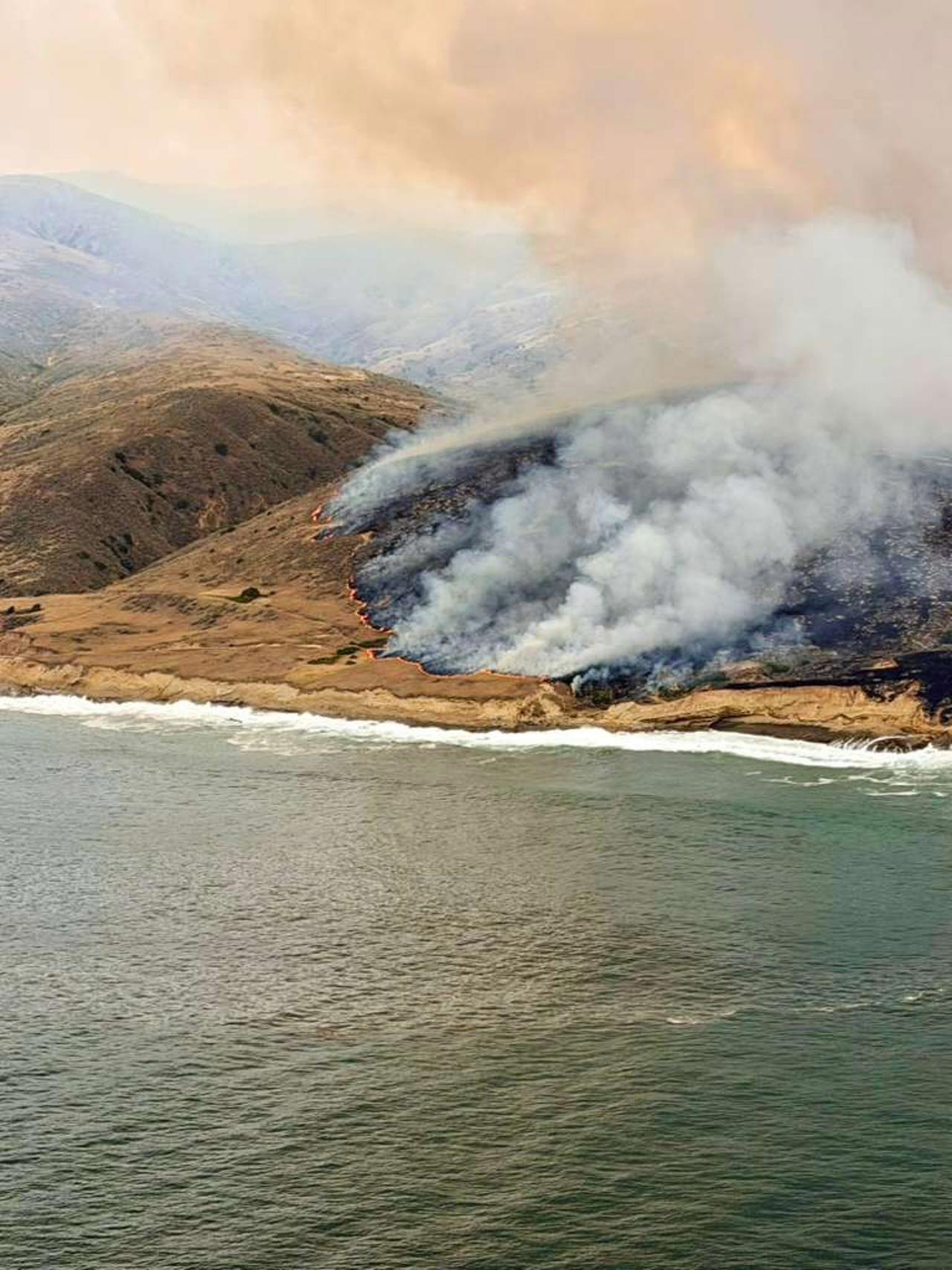 Incêndio na ilha de Santa Rosa: Sinalizador de náufrago queima 7.440 hectares na Califórnia