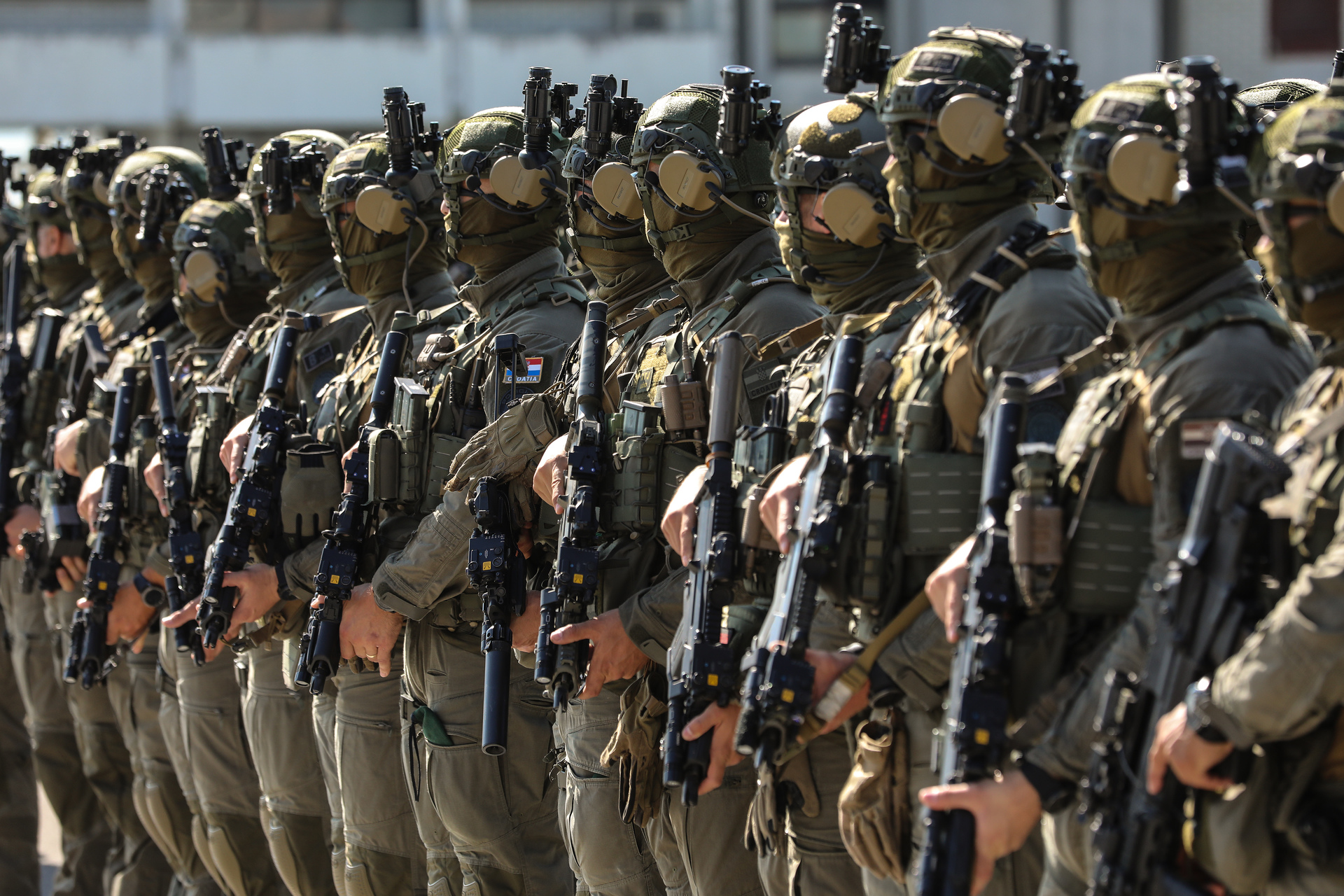 País da OTAN planeja ter as forças armadas mais avançadas entre as menores nações da Europa